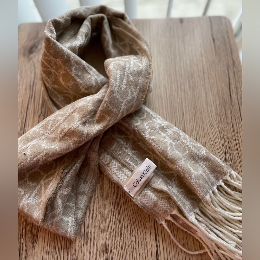 NWOT Calvin Klein scarf cream/beige color